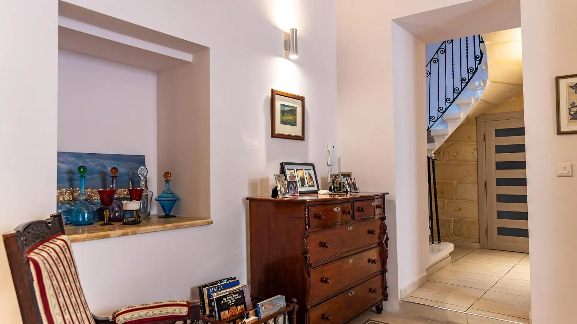 Traditional Maltese Styled 2Br Apartment With Large Maltese Balcony & Internal Yard - Located In The Heart Of Valletta - Maltese Capital City