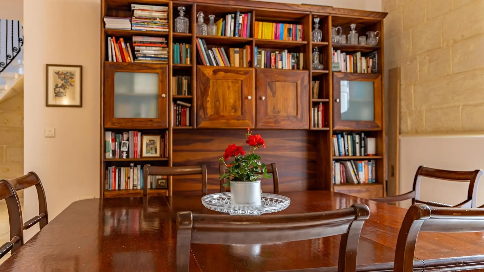 Traditional Maltese Styled 2Br Apartment With Large Maltese Balcony & Internal Yard - Located In The Heart Of Valletta - Maltese Capital City 0*,  Μάλτα