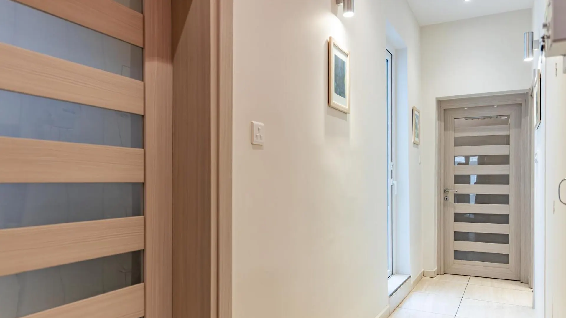 Traditional Maltese Styled 2Br Apartment With Large Maltese Balcony & Internal Yard - Located In The Heart Of Valletta - Maltese Capital City