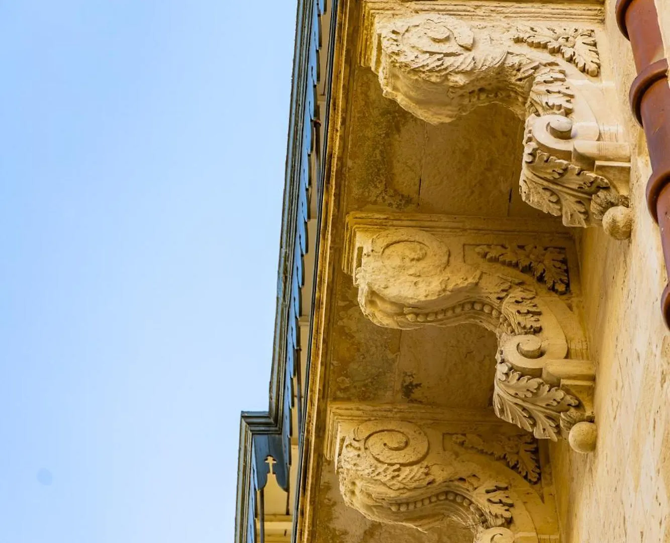 Traditional Maltese Styled 2Br Apartment With Large Maltese Balcony & Internal Yard - Located In The Heart Of Valletta - Maltese Capital City