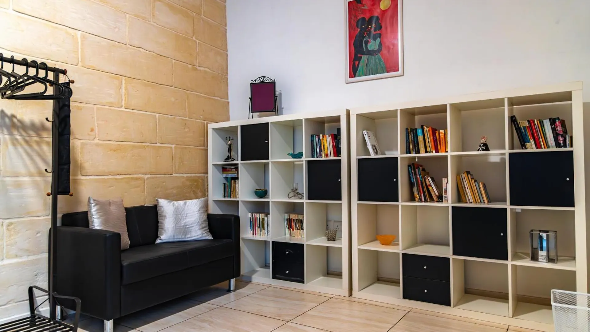 Traditional Maltese Styled 2Br Apartment With Large Maltese Balcony & Internal Yard - Located In The Heart Of Valletta - Maltese Capital City