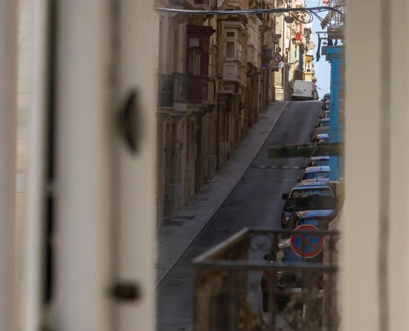 Traditional Maltese Styled 2Br Apartment With Large Maltese Balcony & Internal Yard - Located In The Heart Of Valletta - Maltese Capital City Malta