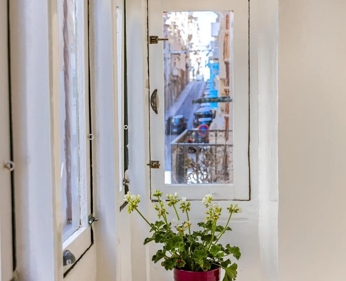 Traditional Maltese Styled 2Br Apartment With Large Maltese Balcony & Internal Yard - Located In The Heart Of Valletta - Maltese Capital City 0*,