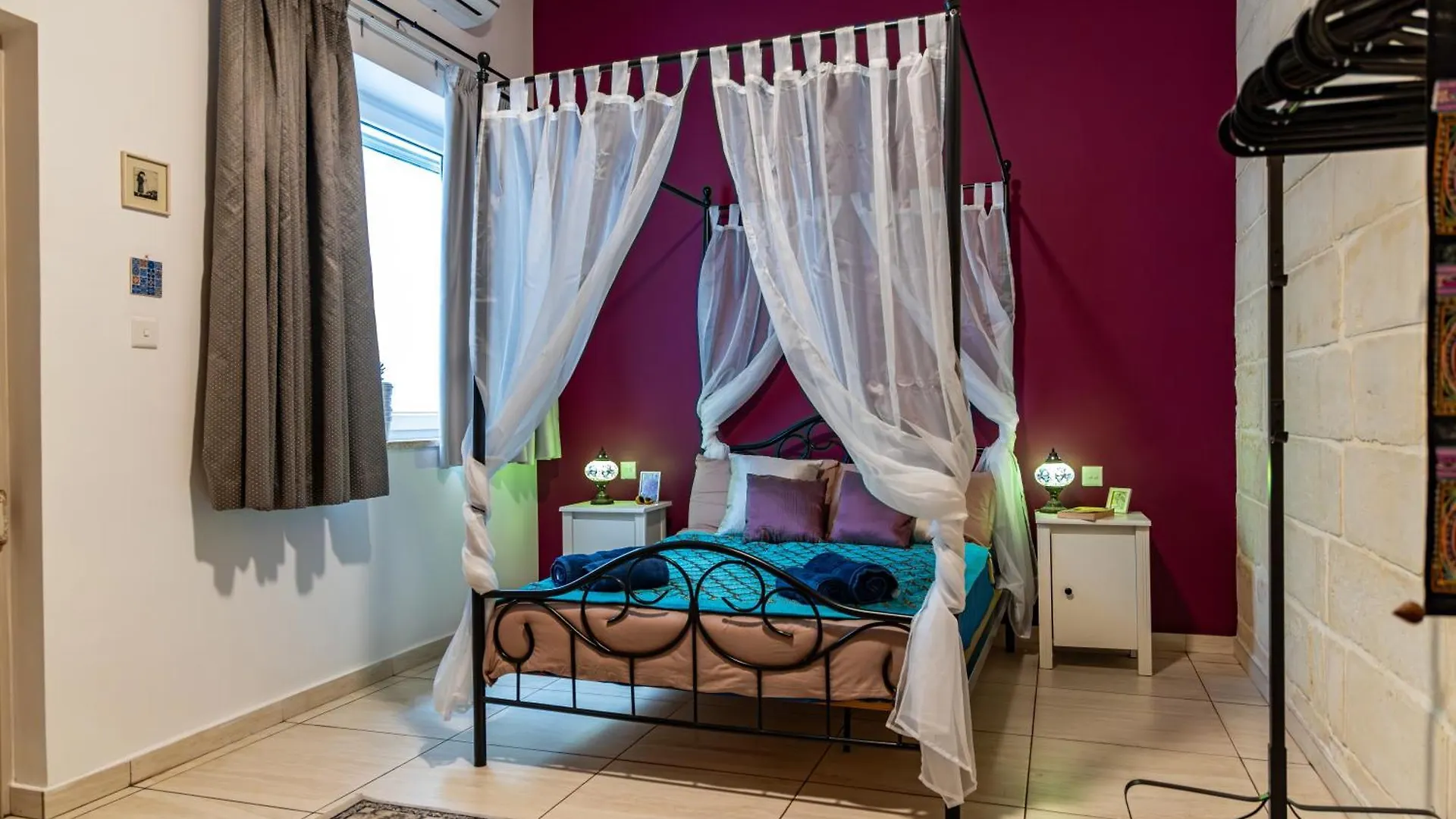 Traditional Maltese Styled 2Br Apartment With Large Maltese Balcony & Internal Yard - Located In The Heart Of Valletta - Maltese Capital City