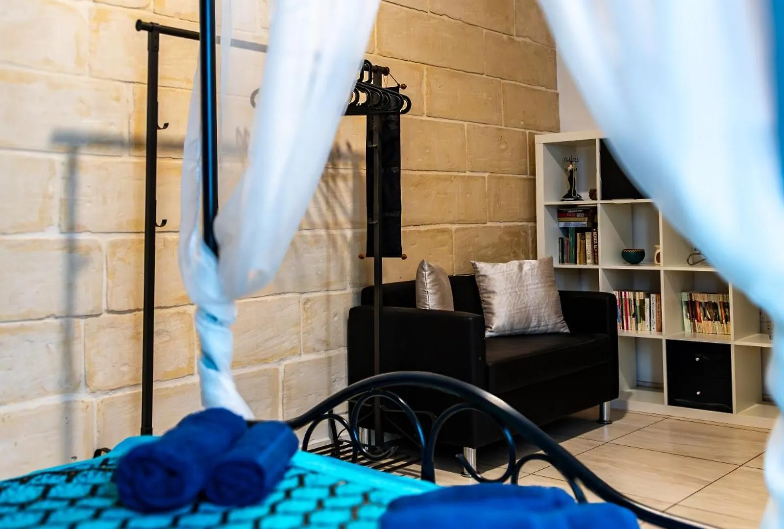 Traditional Maltese Styled 2Br Apartment With Large Maltese Balcony & Internal Yard - Located In The Heart Of Valletta - Maltese Capital City 0*,  Μάλτα