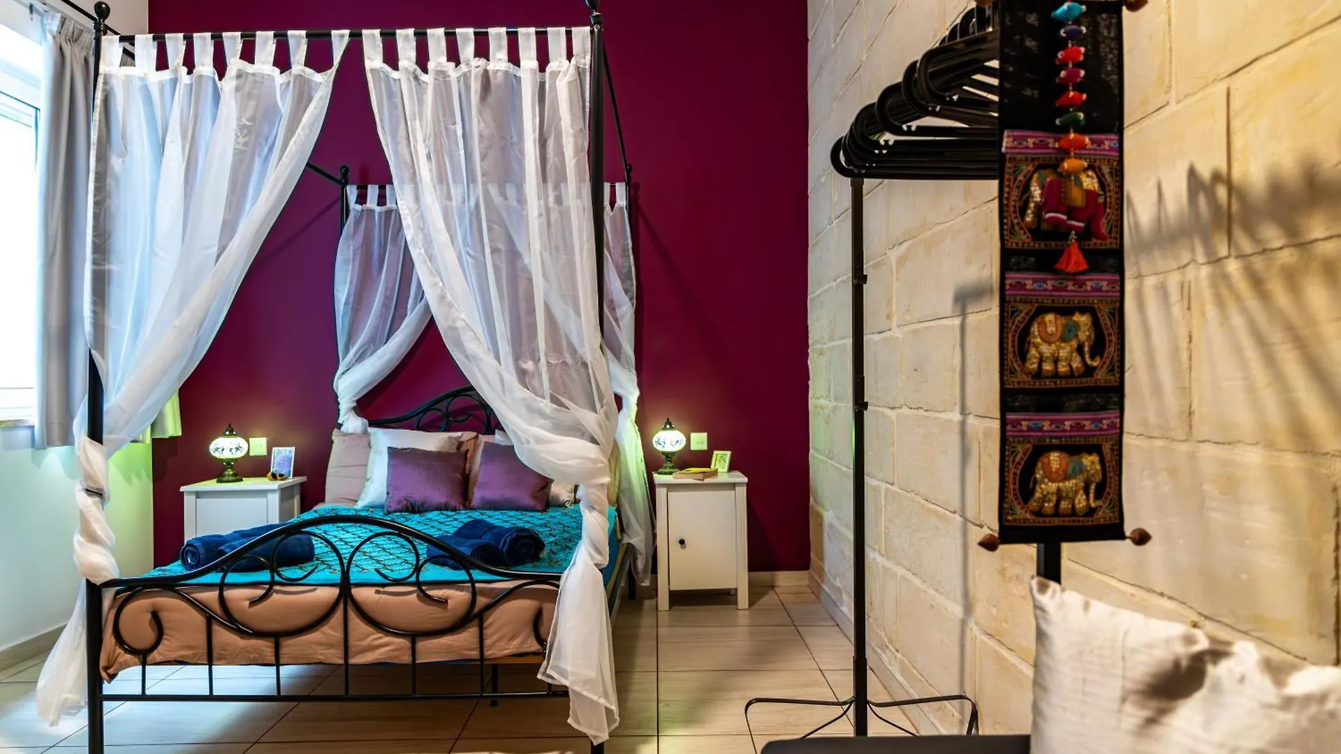 Traditional Maltese Styled 2Br Apartment With Large Maltese Balcony & Internal Yard - Located In The Heart Of Valletta - Maltese Capital City