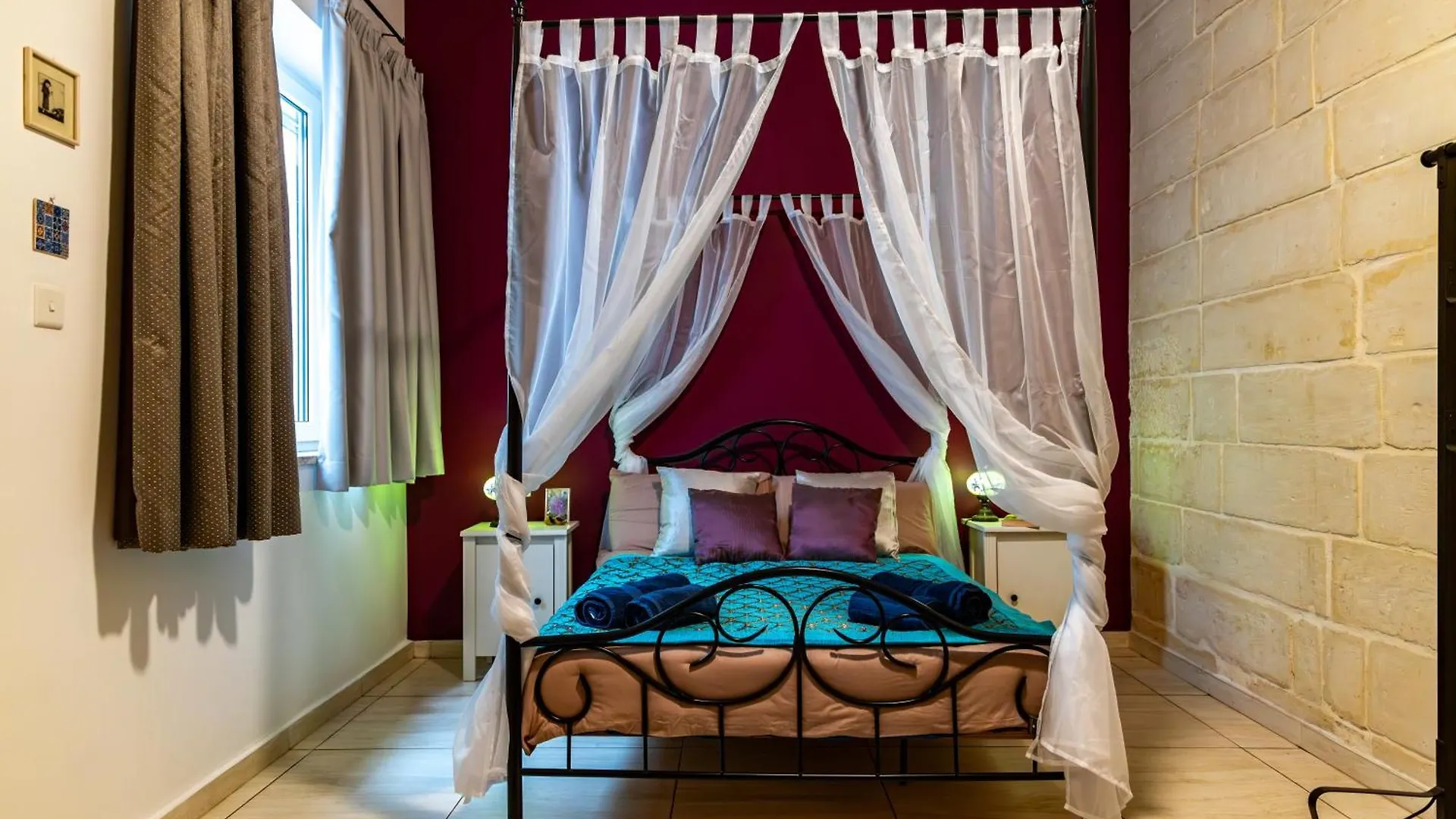 Traditional Maltese Styled 2Br Apartment With Large Maltese Balcony & Internal Yard - Located In The Heart Of Valletta - Maltese Capital City 0*,