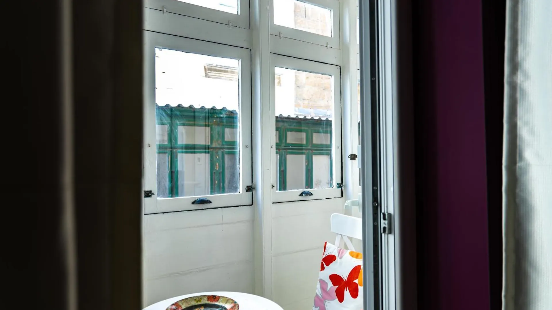 Traditional Maltese Styled 2Br Apartment With Large Maltese Balcony & Internal Yard - Located In The Heart Of Valletta - Maltese Capital City