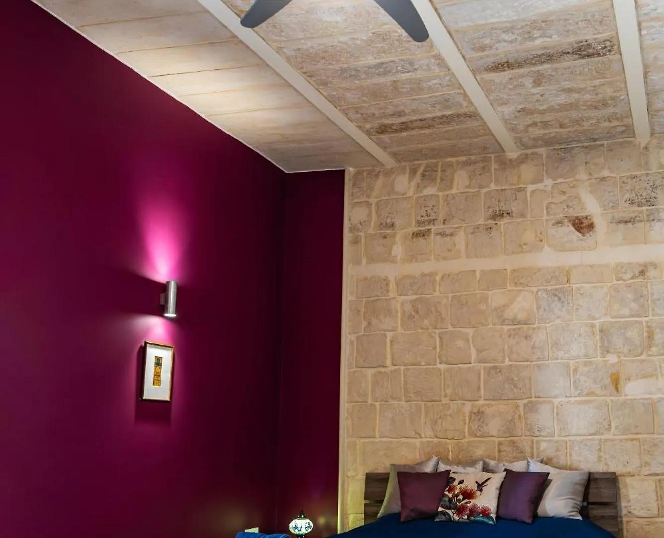 Traditional Maltese Styled 2Br Apartment With Large Maltese Balcony & Internal Yard - Located In The Heart Of Valletta - Maltese Capital City