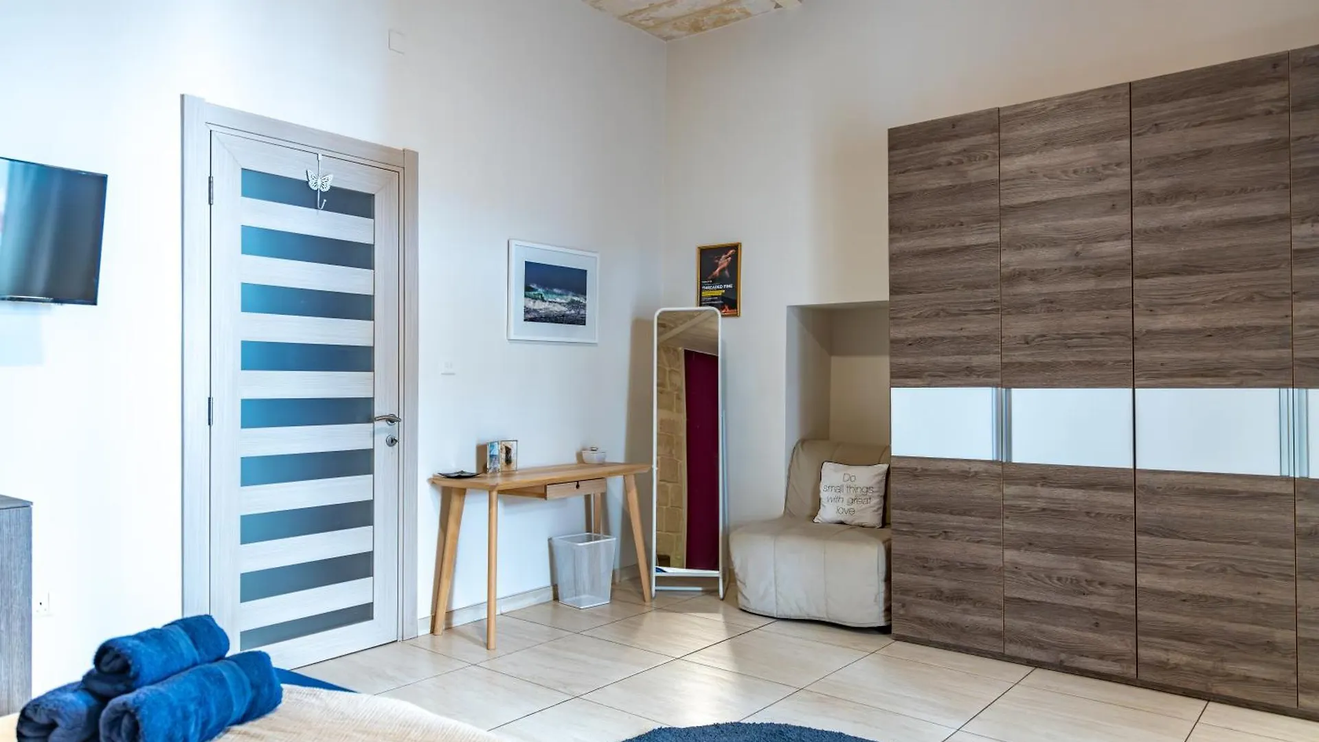 Traditional Maltese Styled 2Br Apartment With Large Maltese Balcony & Internal Yard - Located In The Heart Of Valletta - Maltese Capital City