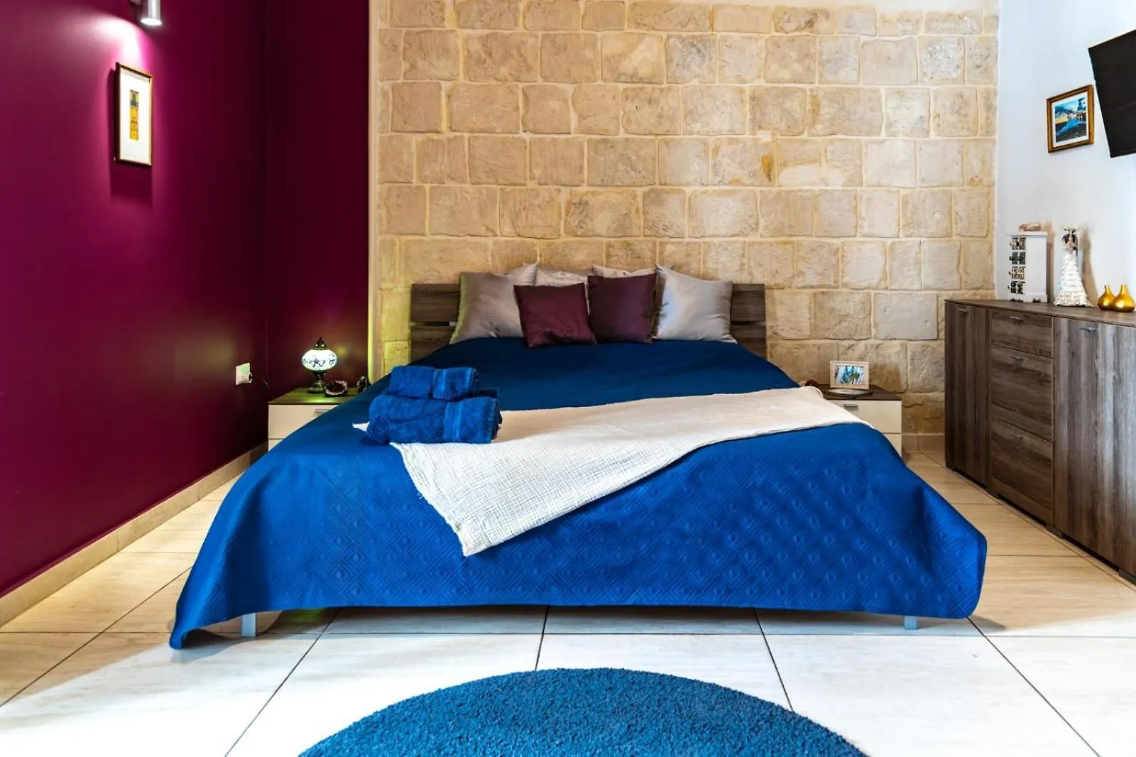 Traditional Maltese Styled 2Br Apartment With Large Maltese Balcony & Internal Yard - Located In The Heart Of Valletta - Maltese Capital City